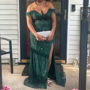 Green Ladivine prom dress size M